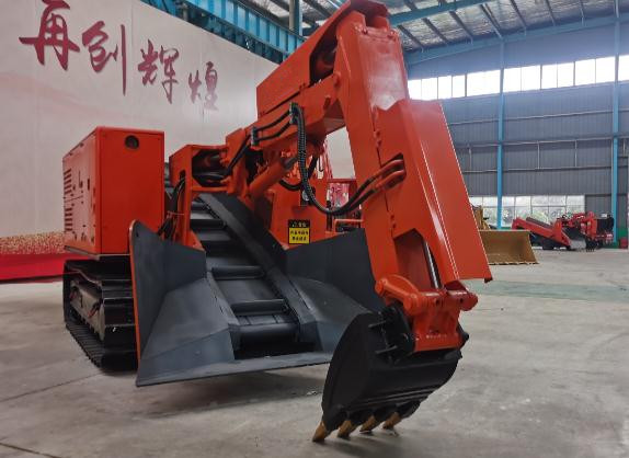 跟著帥龍扒渣機廠家一起了解下履帶扒渣機的特點！